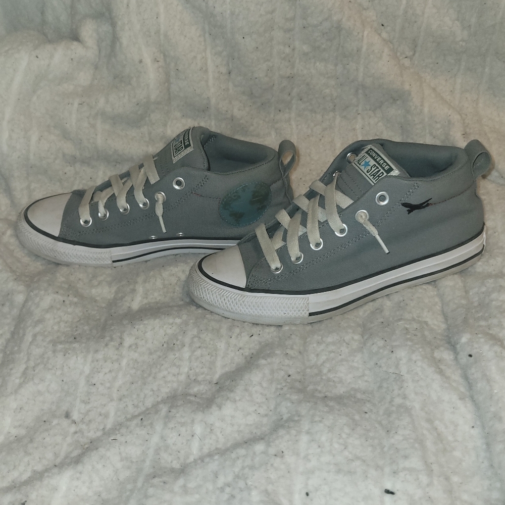 EUC CONVERSE JUNIORS SIZE 5 TRAVEL HIGH TOPS. WORN FEW TIMES THEN OUTGROWN.